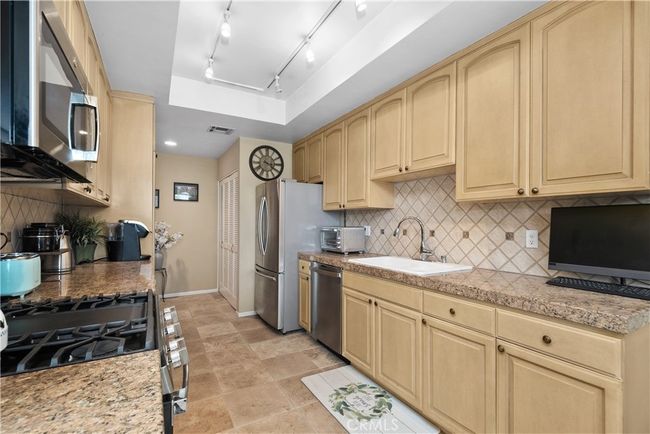 APT-326 - 13331 Moorpark St, Condo with 2 bedrooms, 2 bathrooms and 2 parking in Sherman Oaks CA | Image 14