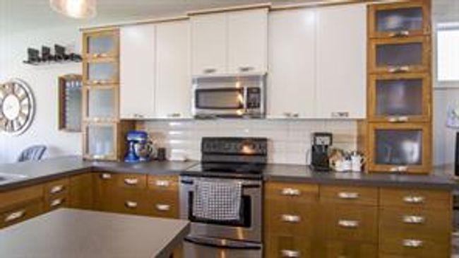 200 New Brighton Dr Se, House detached with 4 bedrooms, 3 bathrooms and 2 parking in Calgary AB | Image 9