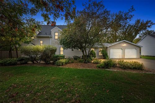 3653 Cottage Grove Ave, Cedar Rapids, IA, 52403-1612 | Card Image