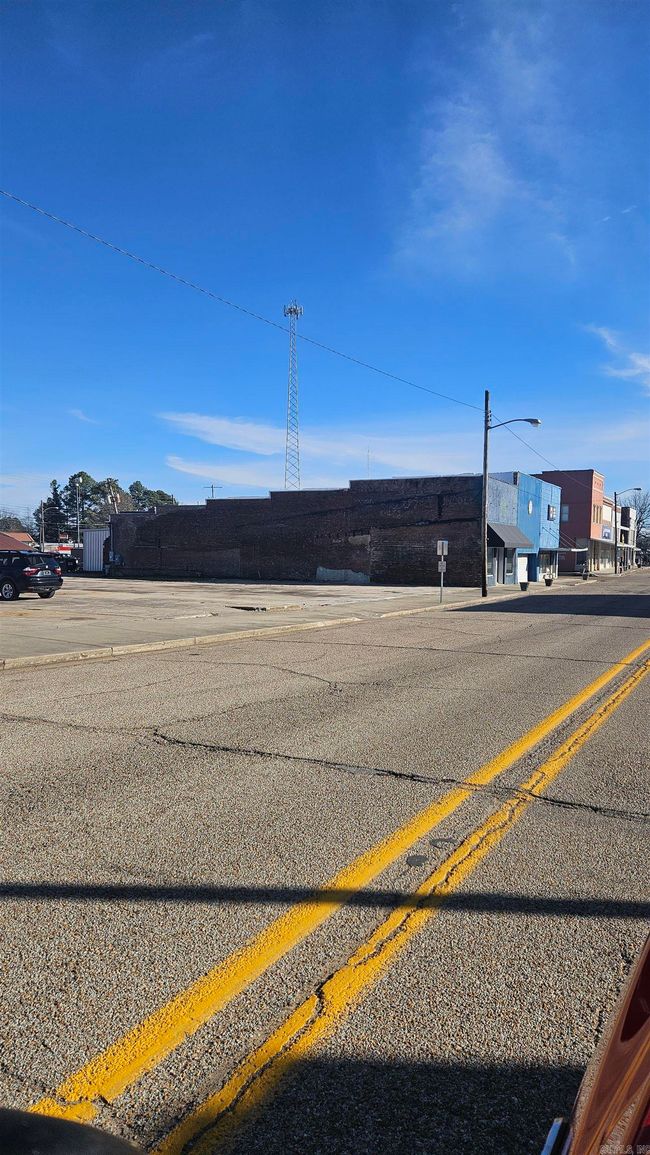 317 &amp; 319 S Main St, Home with 0 bedrooms, 0 bathrooms and 5 parking in Rector AR | Image 5