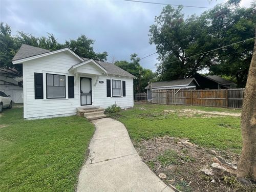 506 W 11th St, Taylor, TX, 76574-2945 | Card Image