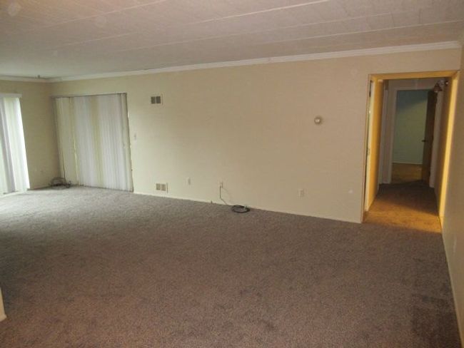 18447 University Park Dr, Condo with 2 bedrooms, 1 bathrooms and null parking in Livonia MI | Image 13