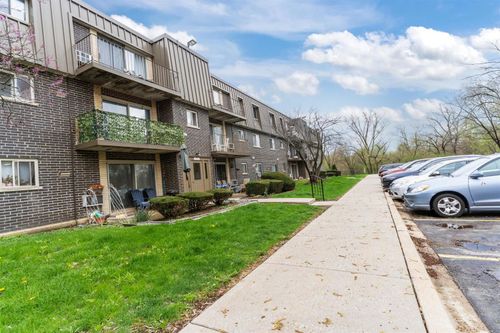 3h-570 Fairway View Dr, Wheeling, IL, 60090-3848 | Card Image