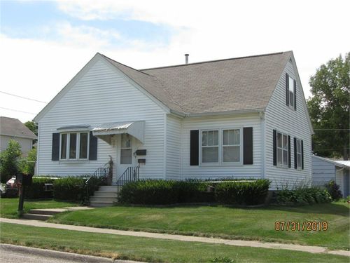303 West Street, Reinbeck, IA, 50669 | Card Image
