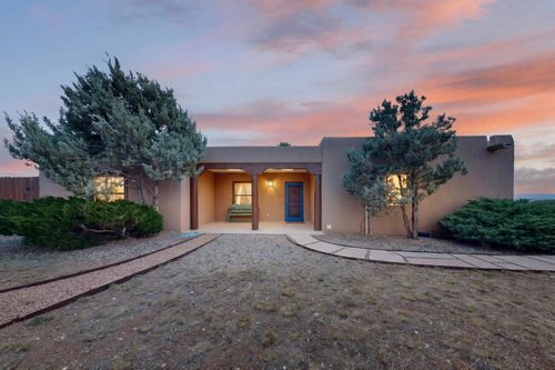 39 Cuesta Rd, Santa Fe, NM, 87508-8781 | Card Image