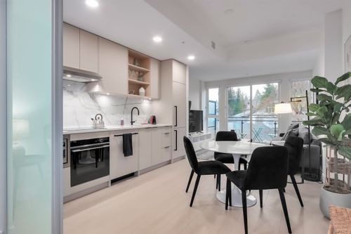 41-422 E 3rd St, North Vancouver, BC, V7L1E5 | Card Image