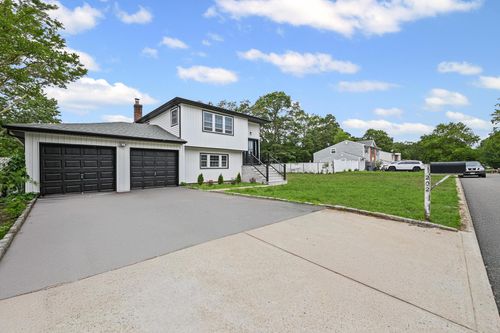 202 Crystal Brook Hollow Rd, Port Jefferson, NY, 11777 | Card Image