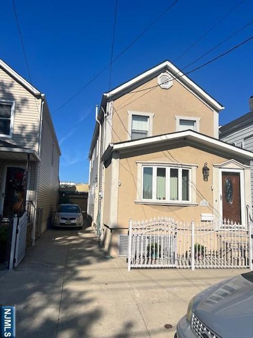 63 Waydell St, Newark, NJ, 07105-4618 | Card Image