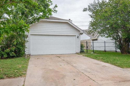 11818 Spring Grove Dr, Houston, TX, 77099-5025 | Card Image