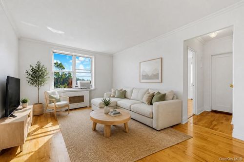 6f-39-30 52nd Street, New York, NY, 11377 | Card Image