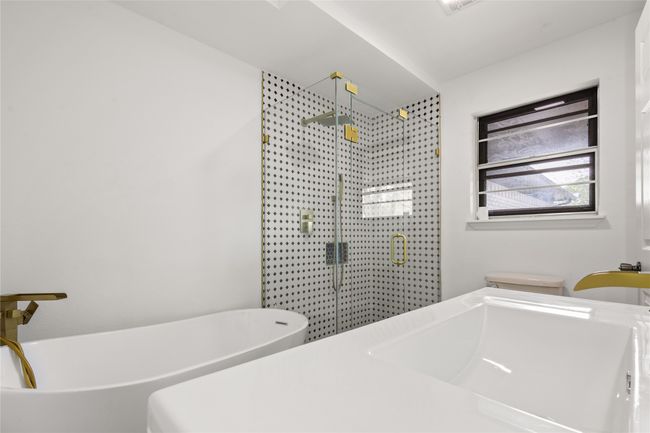 5726 Enchanted Ln, House other with 4 bedrooms, 2 bathrooms and null parking in Dallas TX | Image 8