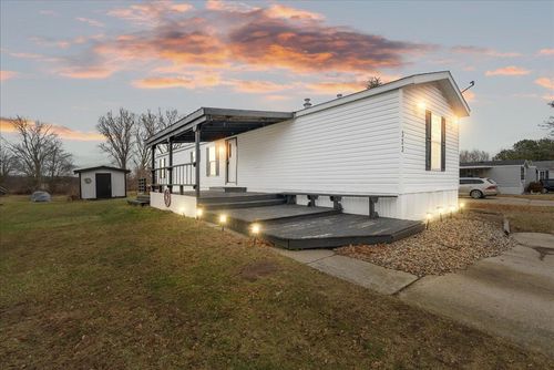 323 Oak Ridge Street, Mason, MI, 48854 | Card Image