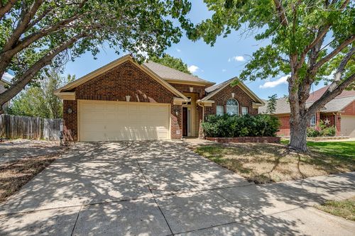 1104 Whistle Stop Dr, Saginaw, TX, 76131-4920 | Card Image