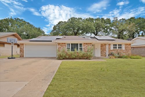 905 Oakwood Dr, Euless, TX, 76040-5236 | Card Image