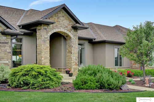 3211 W Covered Bridge Dr, Lincoln, NE, 68523-9072 | Card Image