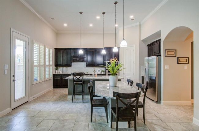 The perfect place for eating with family and friends. | Image 12