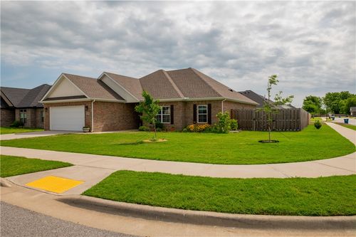 924 Laux Ln, Pea Ridge, AR, 72751-6002 | Card Image