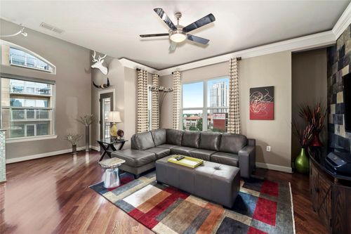 apt-45-1010 Rosine St, Houston, TX, 77019-3872 | Card Image