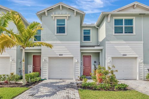 680 Se Lake Falls St, Port St Lucie, FL, 34984-6692 | Card Image