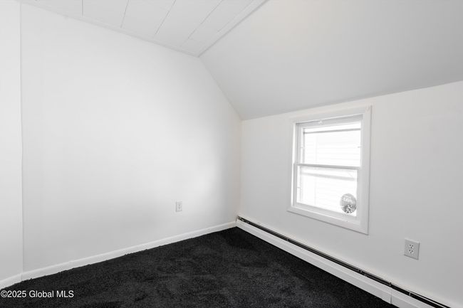 556 Clarendon St, House other with 2 bedrooms, 1 bathrooms and 2 parking in Schenectady NY | Image 15