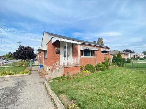 upper-290 E 36th St, Hamilton, ON, L8V3Z5 | Card Image