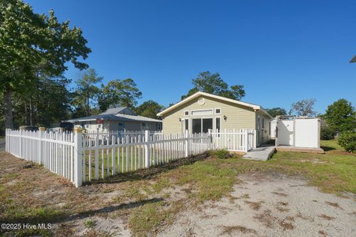 127 Nw 10th St, Oak Island, NC, 28465-7018 | Card Image