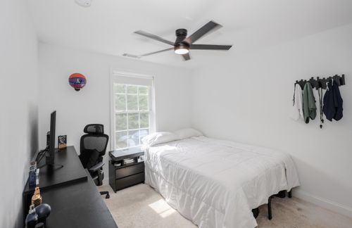 137-6 Crestview Cir, Londonderry, NH, 03053-2483 | Card Image