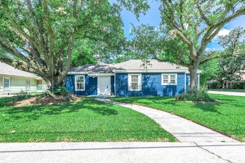 611 N Pruett St, Baytown, TX, 77520-4524 | Card Image