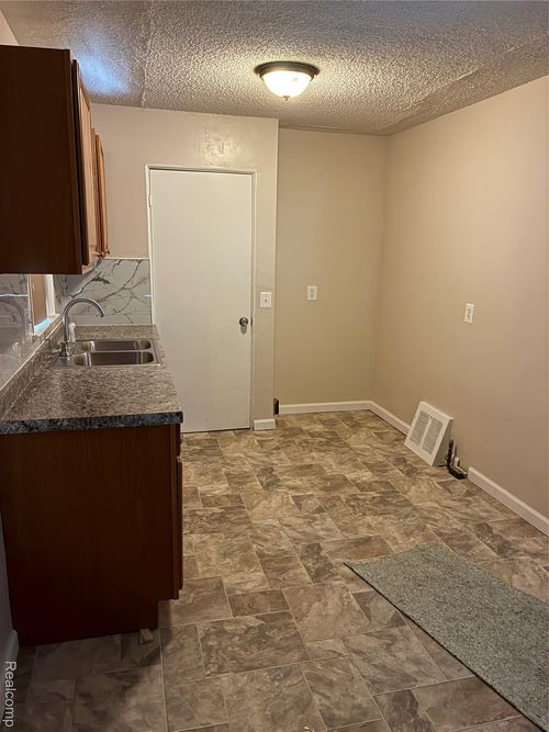 16107 Manning St, Detroit, MI, 48205-2079 | Card Image