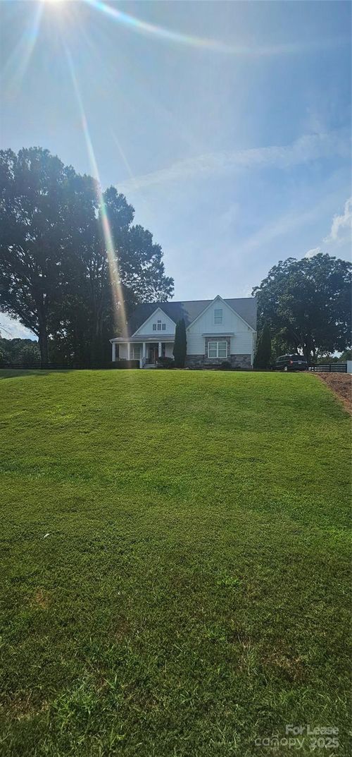 211 Scottish Highland Rd, Clover, SC, 29710-7112 | Card Image
