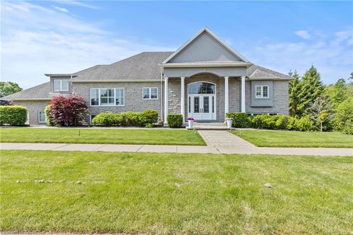 3689 Cardinal Dr, Niagara Falls, ON, L2H2Y1 | Card Image