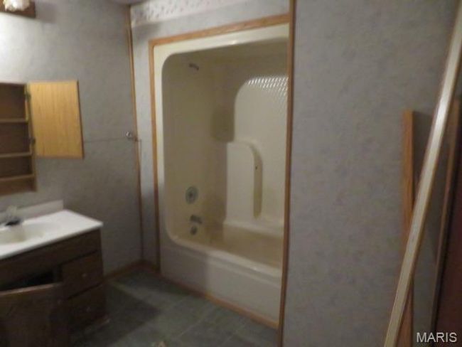 Bathroom with vanity and shower / washtub combination | Image 17