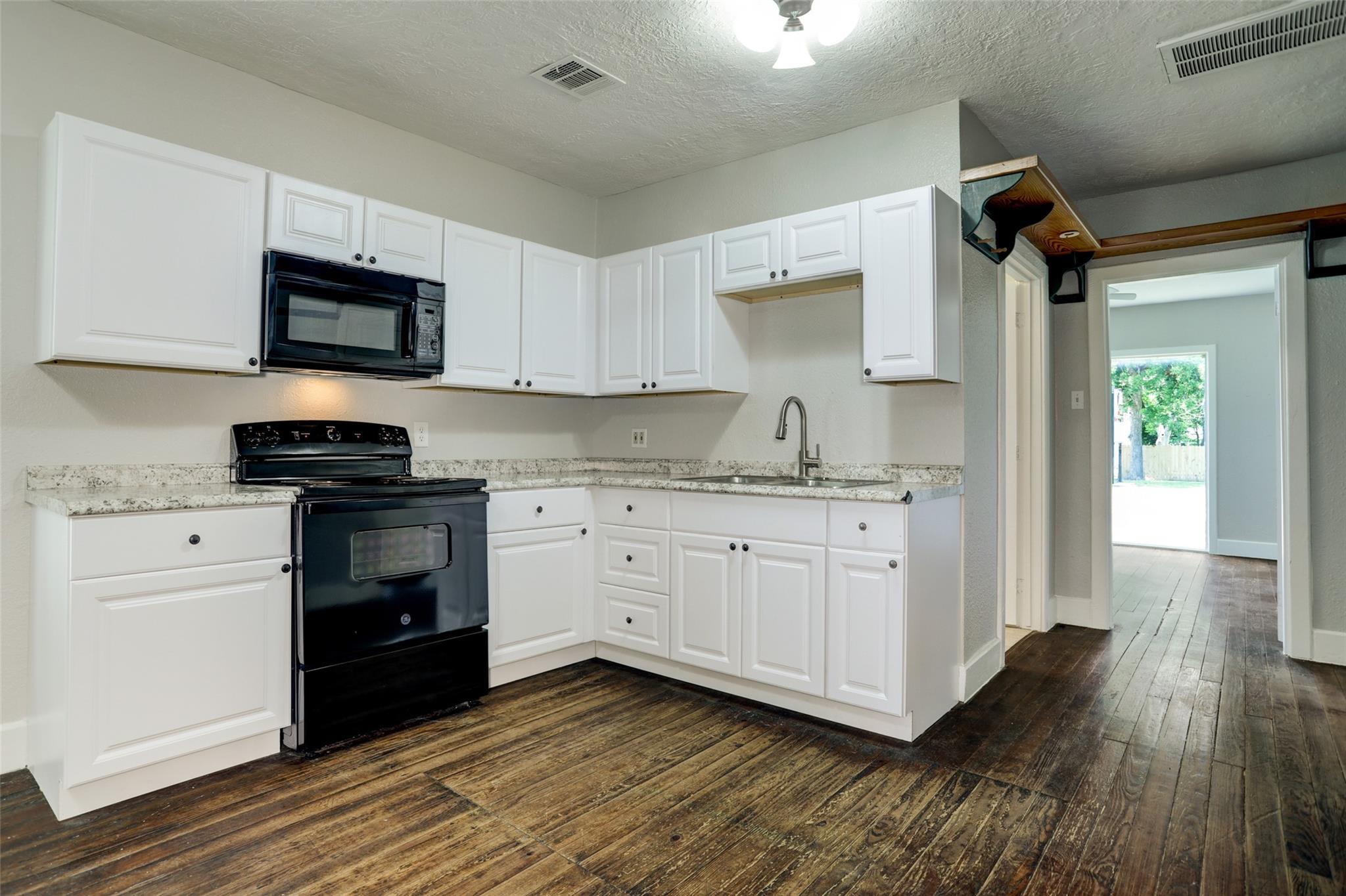 Residential Lease in Angleton 4