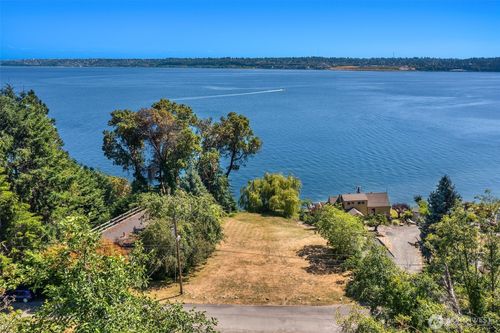 12422 Sw Bachelor Rd, Vashon, WA, 98070-8832 | Card Image