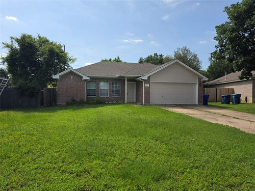 305 China Cv, Elgin, TX, 78621-3066 | Card Image