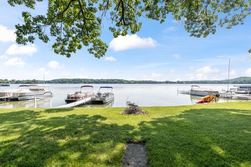 5324 Boettcher Dr, West Bend, WI, 53095-9146 | Card Image