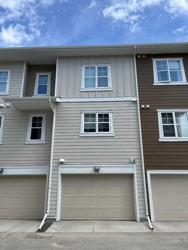 310 Cranbrook Walk Se, Home with 2 bedrooms, 2 bathrooms and 2 parking in Calgary AB | Image 2