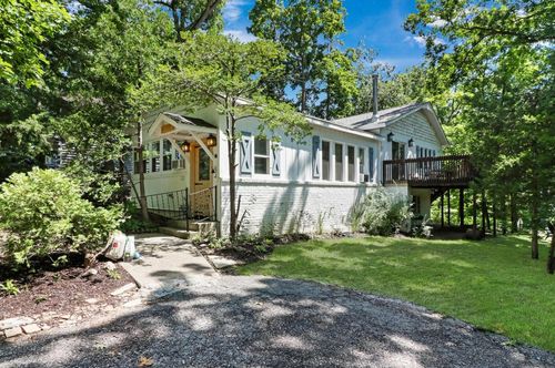 543 Oakwood Trl, Twin Lakes, WI, 53181-9554 | Card Image