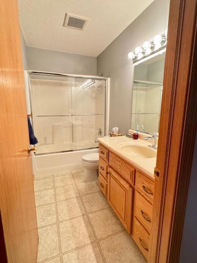 You will love entertaining family and friends at this wet bar | Image 20