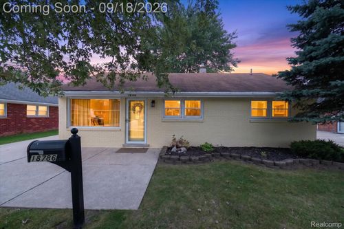 18786 Hinton St, Riverview, MI, 48193-4540 | Card Image