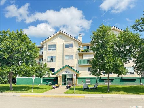 602 7th St, Humboldt, SK, S0K2A0 | Card Image