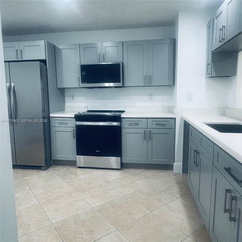 0-6618 Nw 188th Ln, Hialeah, FL, 33015-4739 | Card Image