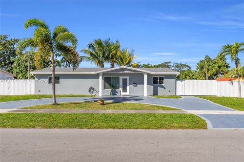 500 Sw 64th Pkwy, Pembroke Pines, FL, 33023-1528 | Card Image