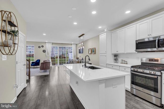 51 Begonia Ln, Townhouse with 3 bedrooms, 3 bathrooms and null parking in MONROE TOWNSHIP NJ | Image 5