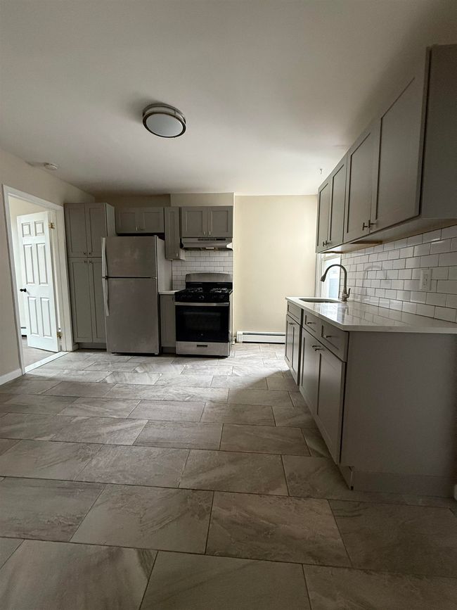 APT-2R - 970 Broadway, House other with 2 bedrooms, 2 bathrooms and null parking in Bayonne NJ | Image 7