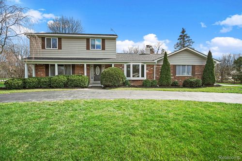 45011 Byrne Dr, Northville, MI, 48167-2801 | Card Image