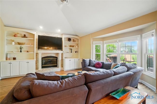 8420 Willow Glen Ct, House other with 4 bedrooms, 3 bathrooms and 2 parking in Holland OH | Image 14