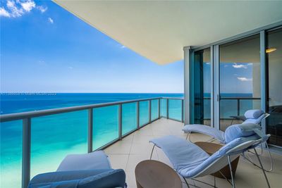 38043805 - 17121 Collins Ave, Condo with 4 bedrooms, 4 bathrooms and null parking in Sunny Isles Beach FL | Image 1