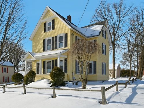 81 Chestnut St, West Springfield, MA, 01089-2803 | Card Image