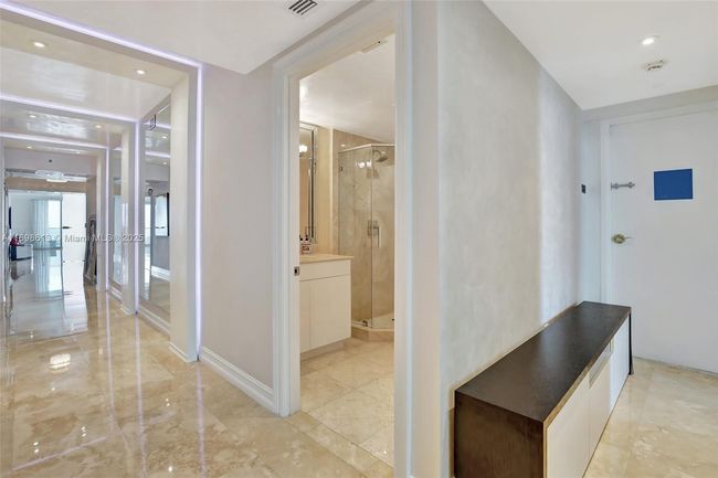 APT-2607 - 3201 Ne 183 Rd St, Condo with 3 bedrooms, 3 bathrooms and null parking in Aventura FL | Image 40